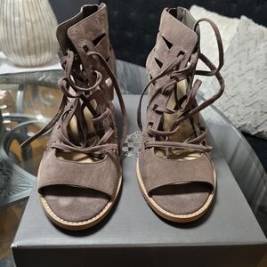 VINCE CAMUTO TRESSA LACE UP SUEDE BOOTIES